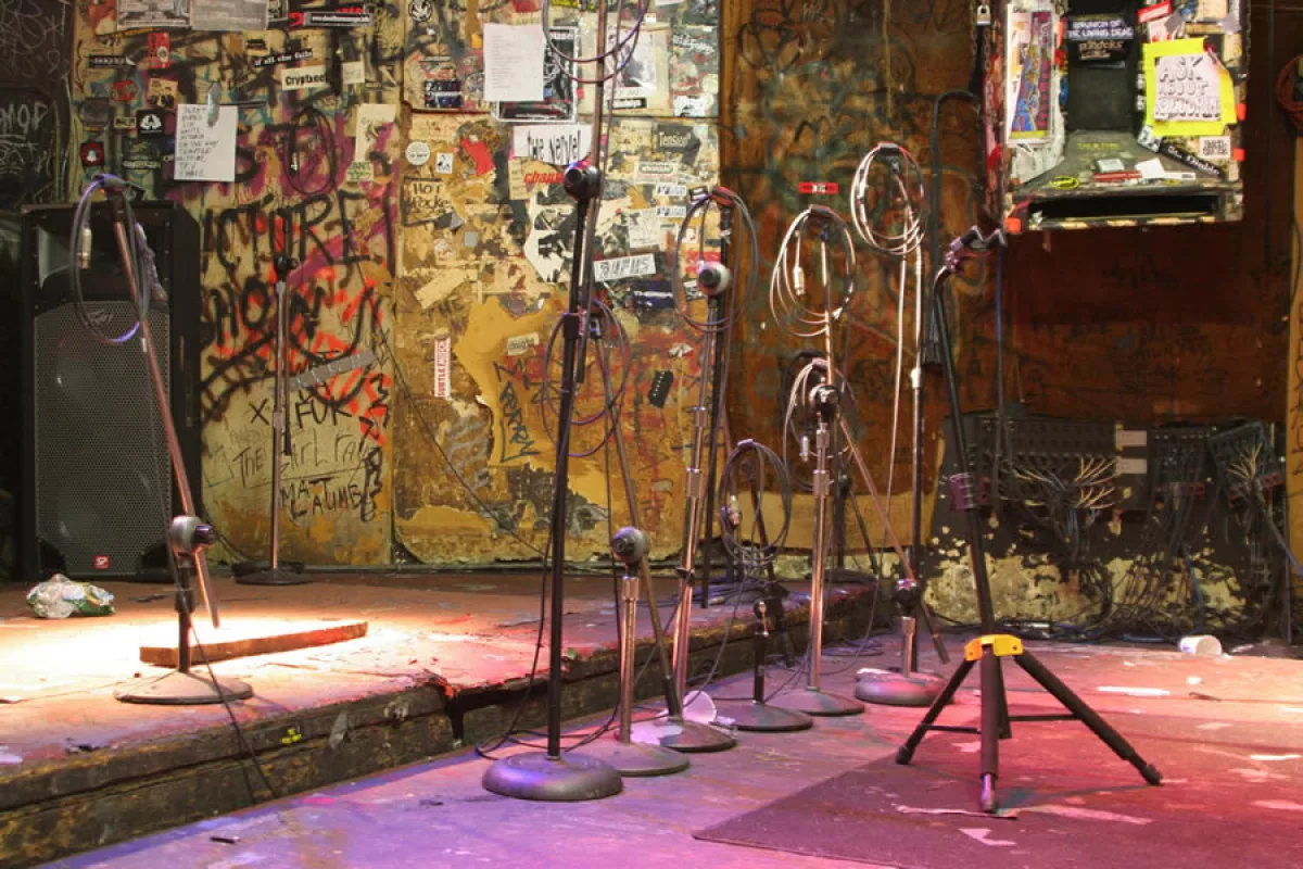CBGB.