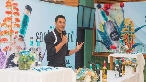 Carlos-rivera-mezcal-santo-gusano