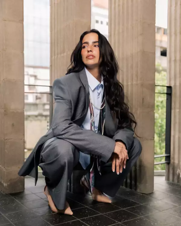Bárbara de Regil posa en exclusiva para Quién por el estreno de la quinta temporada de la serie Rosario Tijeras