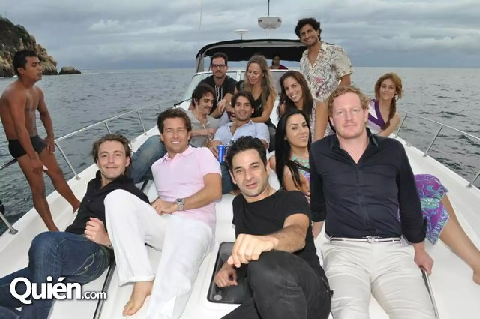 Grupo con La Quebrada de fondo