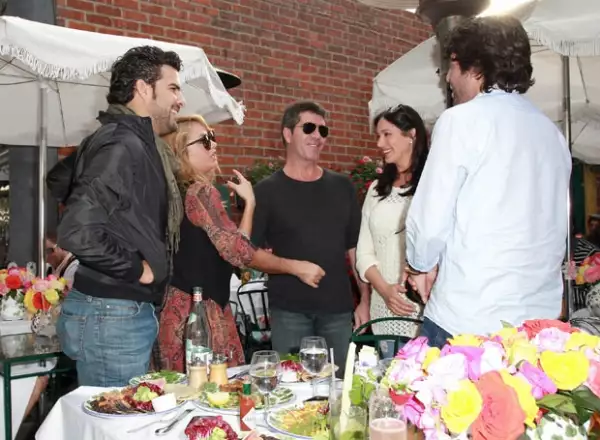 Pau Rubio y su novio Gerardo Bazúa se encontraron a Simon Cowell y Lauren Silverman.