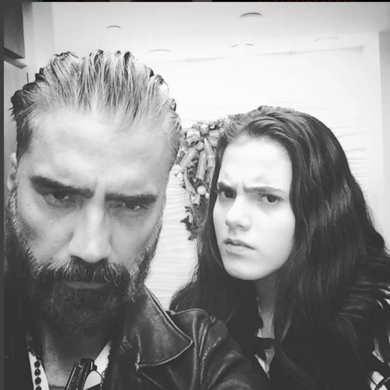 Después de que la hija del Potrillo comenzara su carrera como cantante, él no ha dudado en cantar junto con ella.