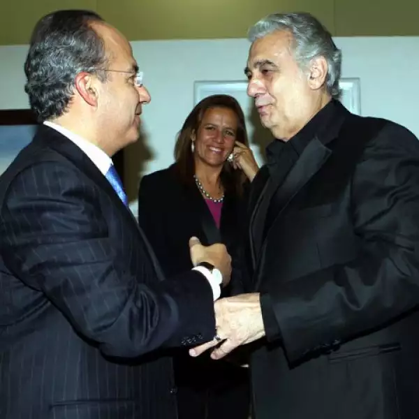 El tenor, quien es muy querido en México, saludó al mandatario antes de entrar a su recital.