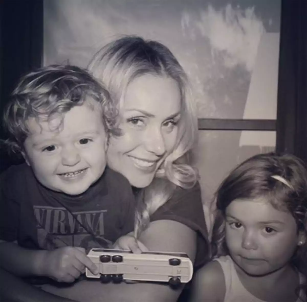 Heidi junto a sus dos hijos, Elena y Jaime.