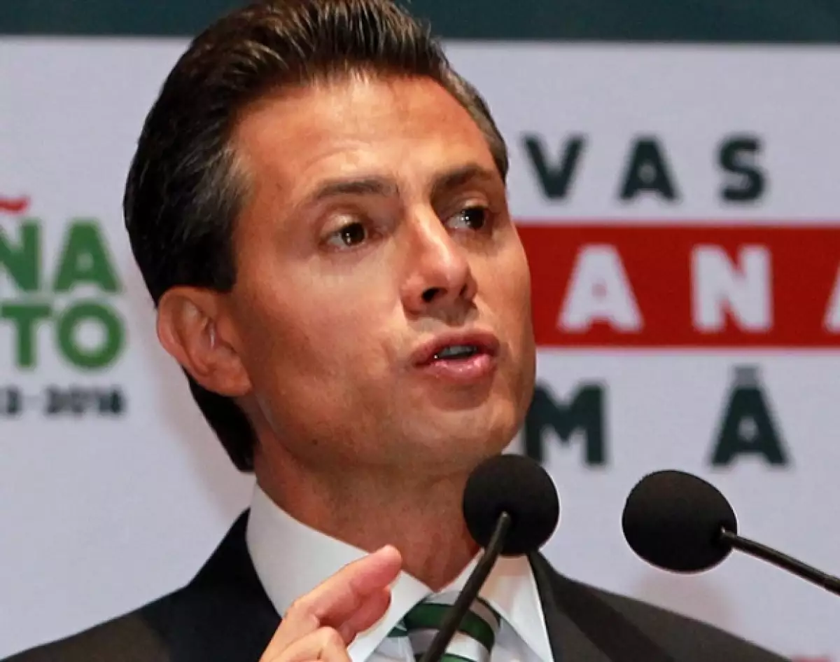 El candidato presidencial de la coalición Compromiso por México, Enrique Peña Nieto, ofreció una conferencia de prensa al termino del segundo debate de candidatos a la Presidencia.