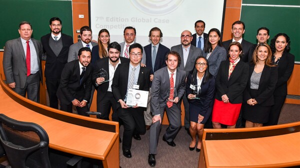 Ganadores: Alen Amini (Tuck School of Business), Curtis Hache
