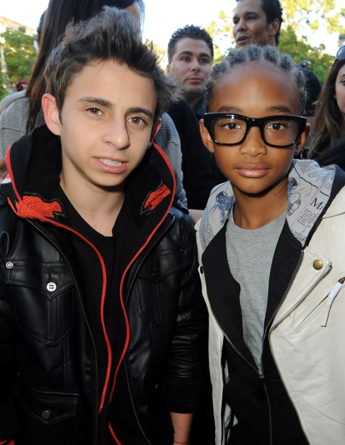 Moises y el hermano de Willow, Jaden, durante la premier de "The Perfect Game" en 2010.