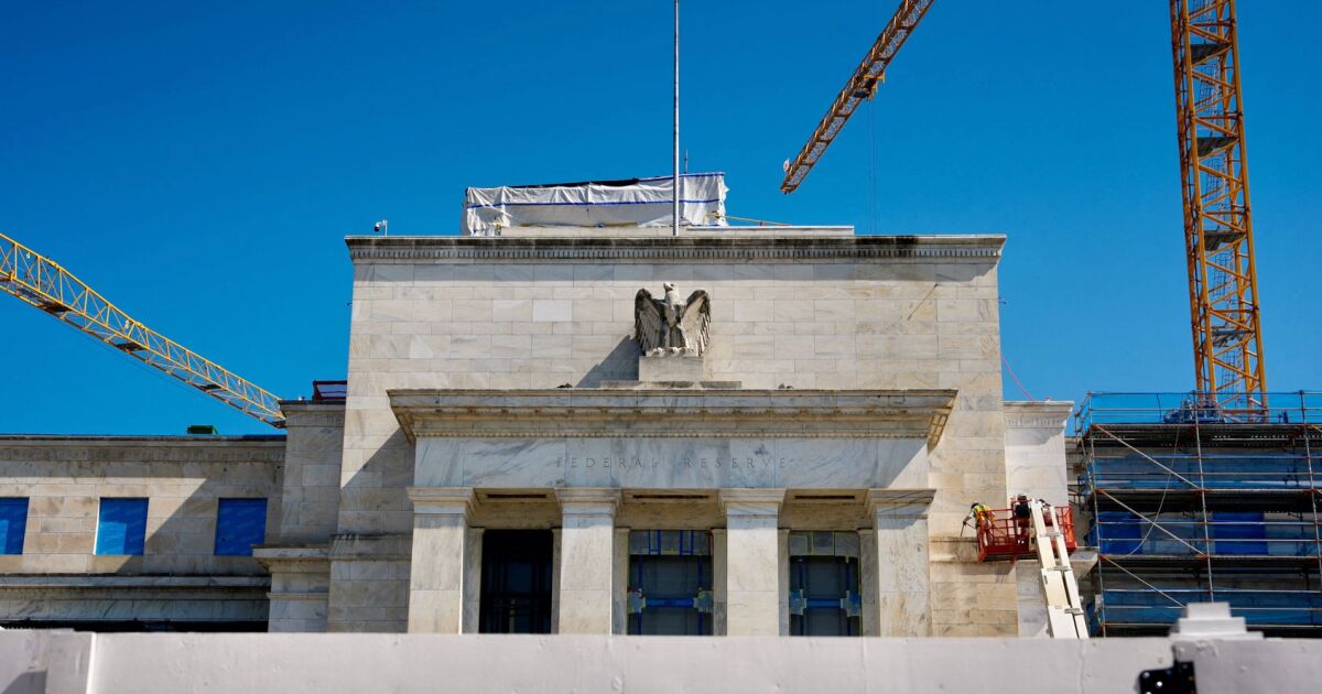 Fed, Hazine'nin eleştirileri ve merkez bankalarının desteği arasında bölünmüştür.