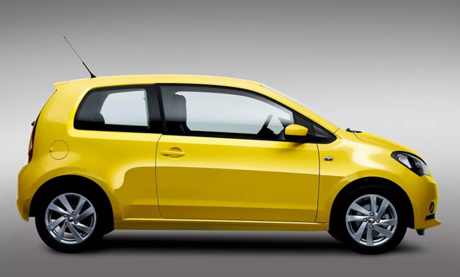 Este vehículo tiene  un diseño moderno, opciones para personalizar el interior, un motor de buen rendimiento y tecnología de última generación.