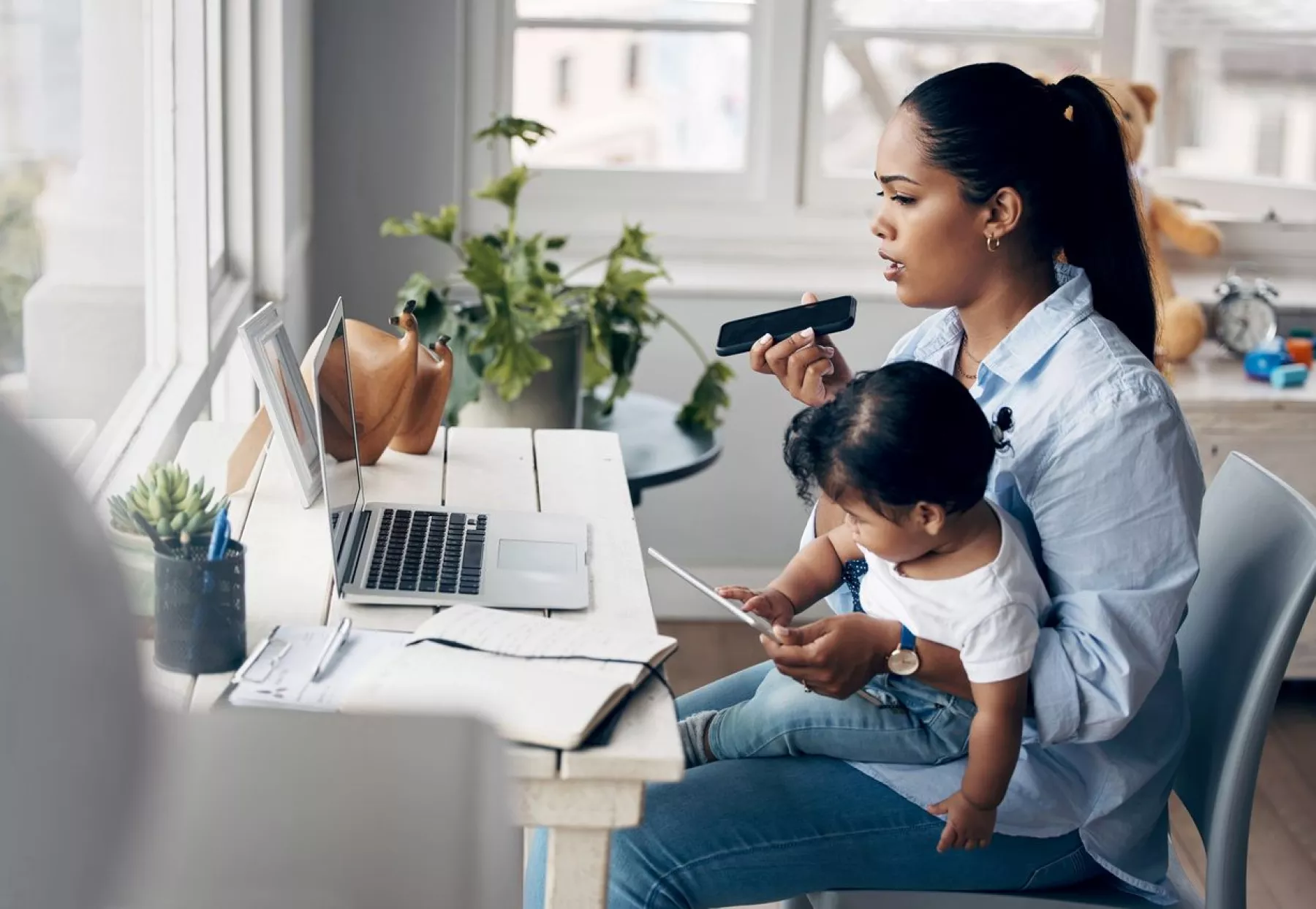 Ser mamá y trabajar desde casa ¡sin morir en el intento! - Manapro  Consultores