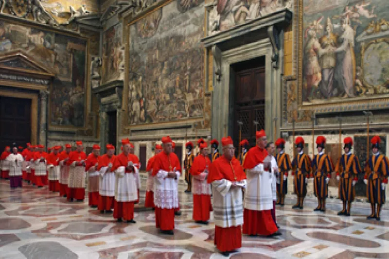 En la primera ronda de votación, ningún cardenal alcanzó los suficientes votos para ser nombrado sucesor.