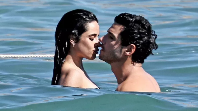 Camila Cabello y Henry Junio