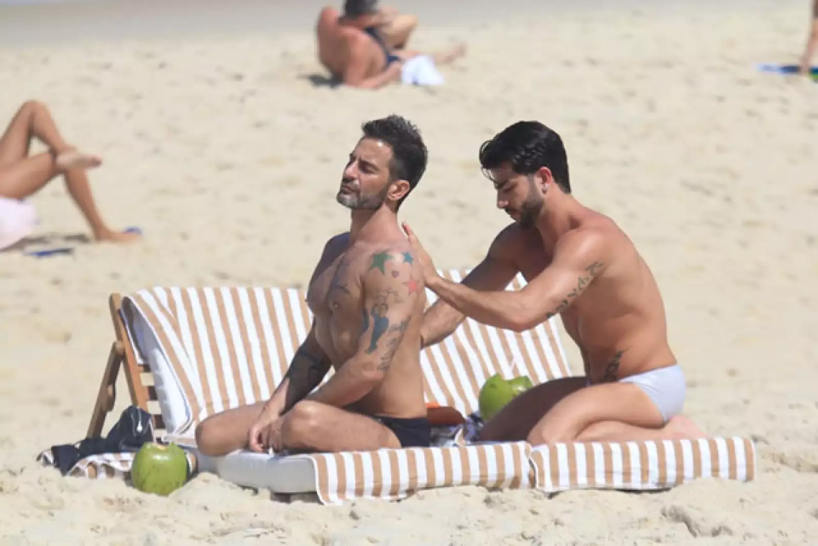 Según el mensaje que publicó Louis, los motivos de su ruptura se debieron a la distancia y la falta de tiempo para estar juntos.