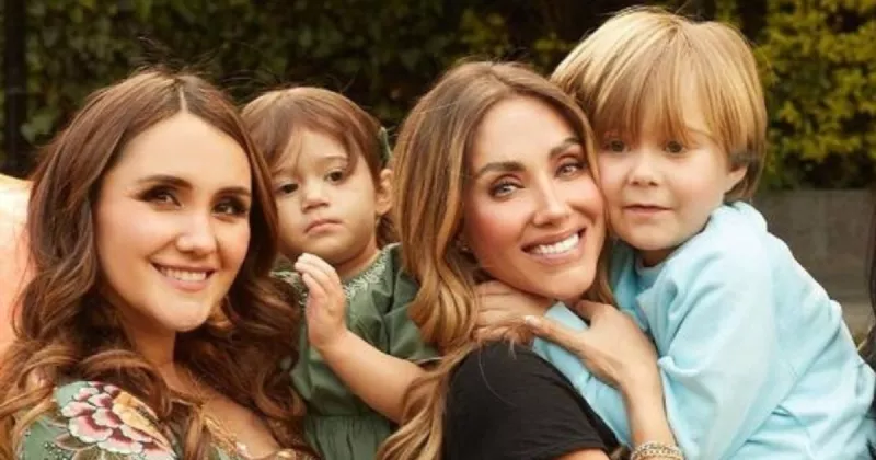 Dulce María y Anahí