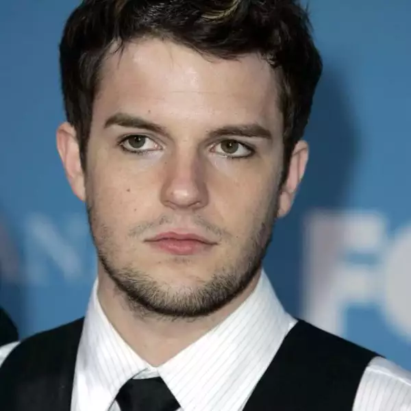El guapo vocalista de The Killers, Brandon Flowers, no teme usar un poco de maquillaje en los ojos de vez en cuando.
