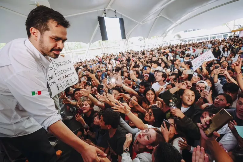 maynez en la uam.jpeg