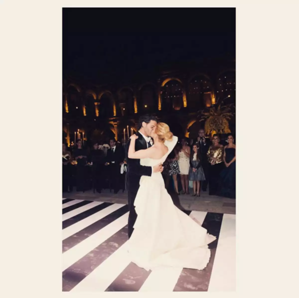 A cinco años de haberse unido en matrimonio, la pareja sigue más enamorada que nunca y así lo han demostrado en su perfil de Instagram.