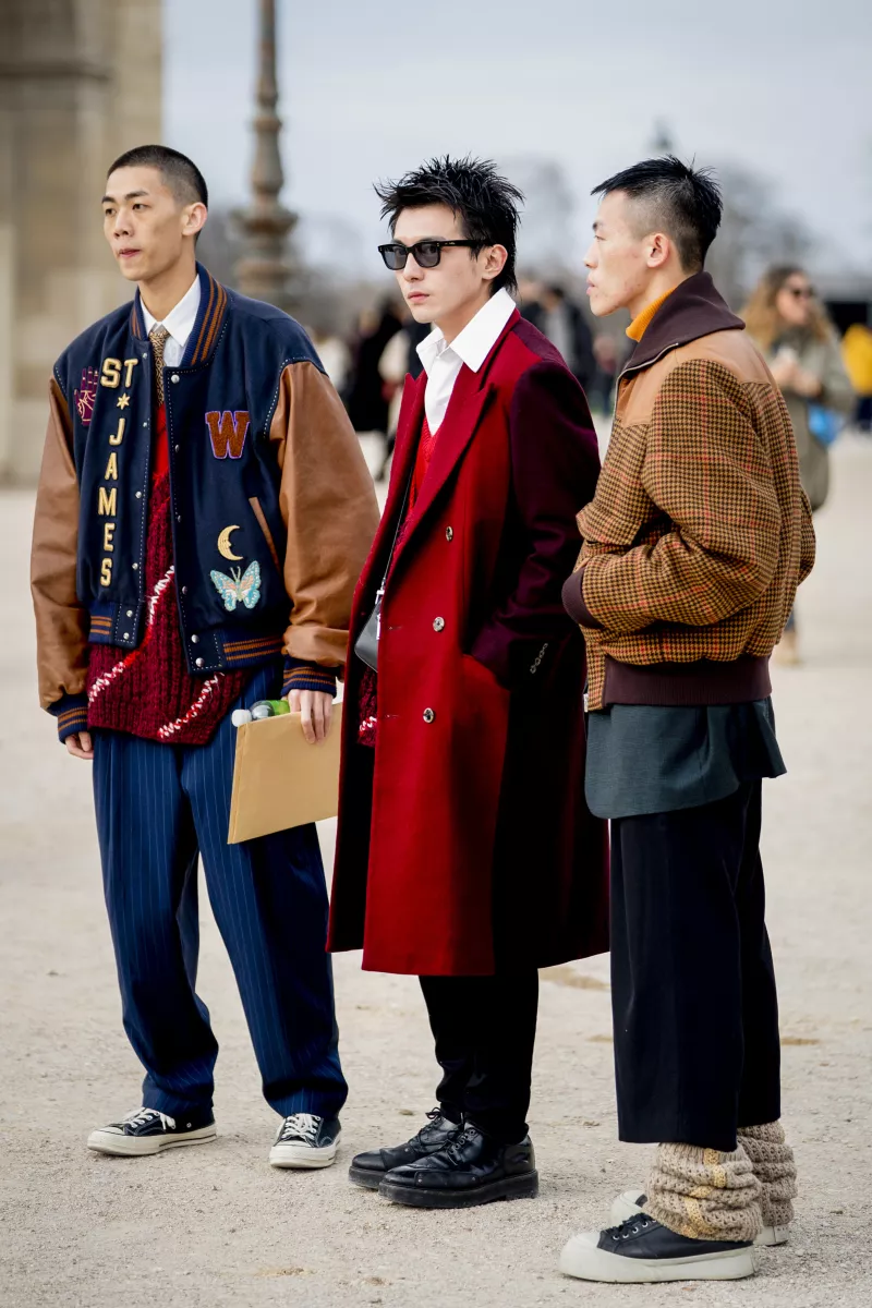 Paris m str F20 152.jpg