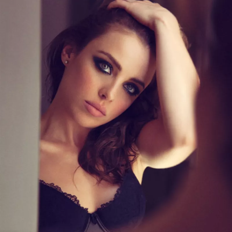 La actriz nos cuenta sobre su relación con Lori, el perico que le cambió la vida.