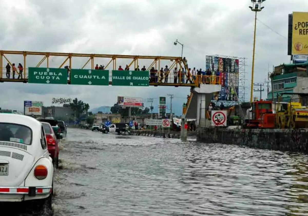 Carretera inundada