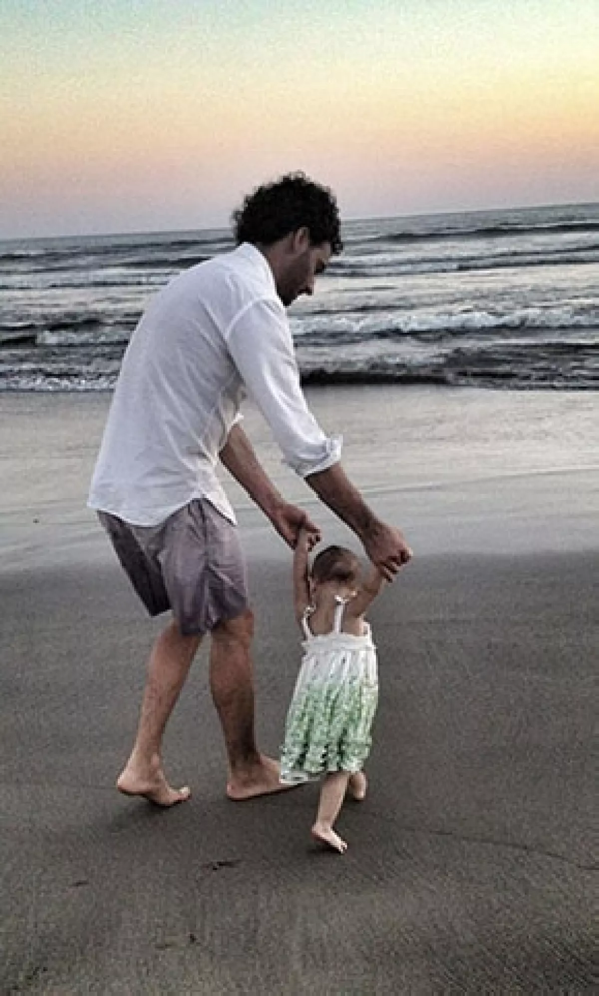 Erick Elías y la pequeña Penélope.