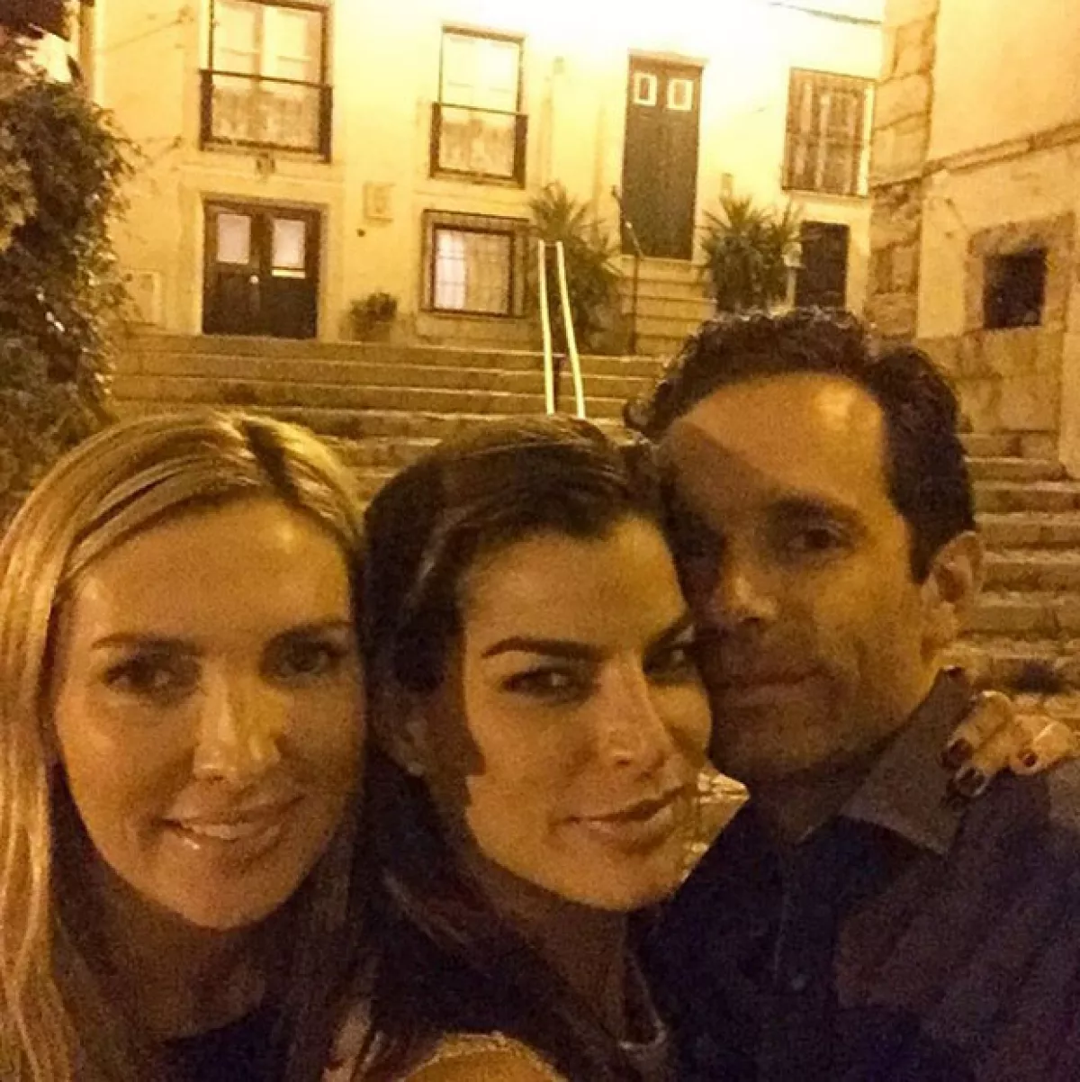 La guapa pareja está disfrutando de su estancia en Portugal, en donde están acompañados por la BFF de Bárbara, Nuria Carte.