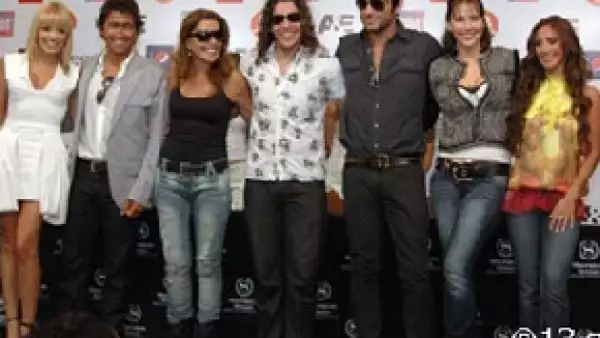 De acuerdo con información de un diario chileno, los integrantes del cartel del festival han solicitado a los organizadores que les den facilidades para ser llevados a Santiago de Chile.