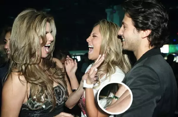 Montserrat se sorprendió al ver el diamante de Vanessa, durante la fiesta de Royal Closet en enero de este año.