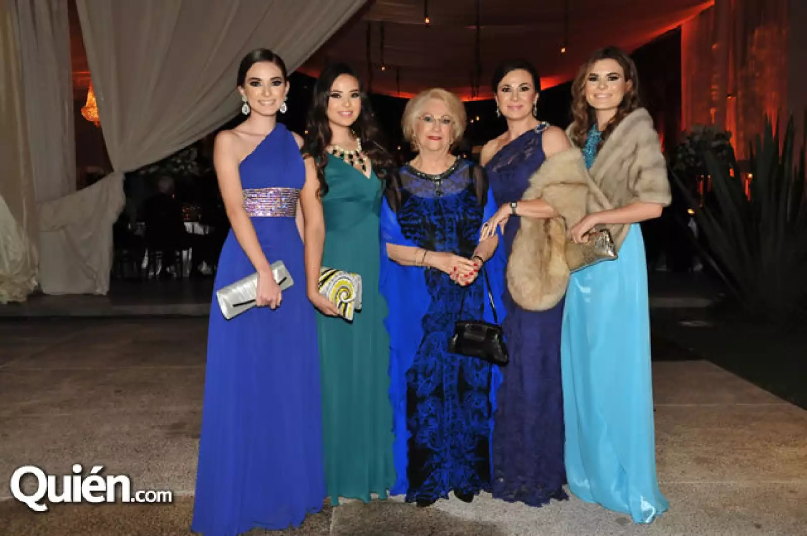 Valeria y Taydé Martínez, Ofelia y Liz de la Torre con Sofía Martínez