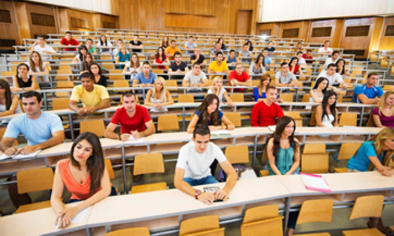 Se requiere un marco fiscal que permita reinvertir los recursos en la misma educación, dijo la federación. (Foto: iStock by Getty )