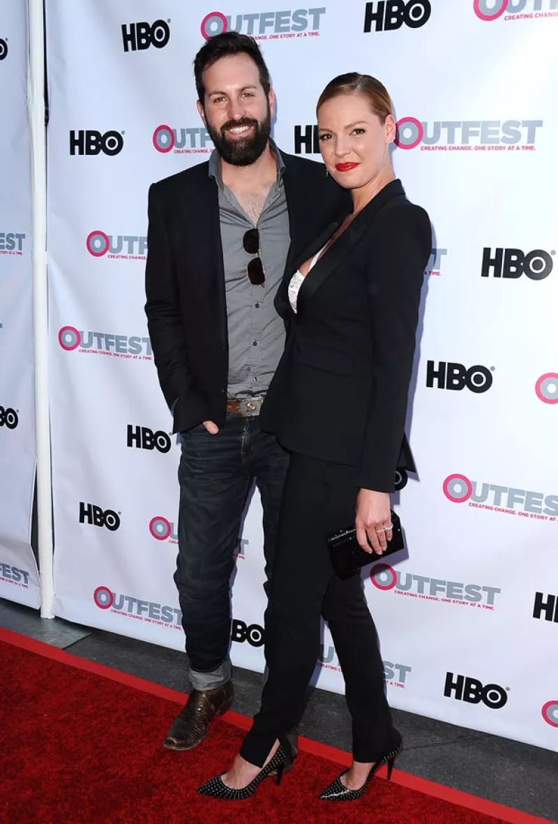 Aunque la actriz ya es mamá de dos niñas, a quienes adoptó, es ahora que espera a su primer hijo biológico con su esposo Josh Kelley.