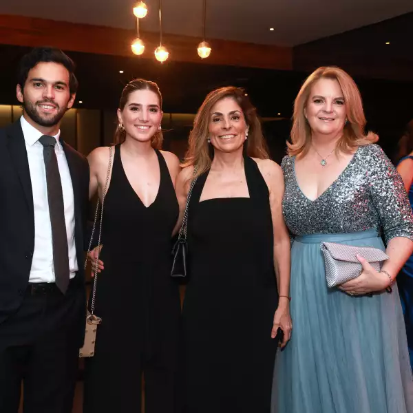 Juan Pablo de la Concha , Begoña Sainz, Beatriz Alonso y Karla 