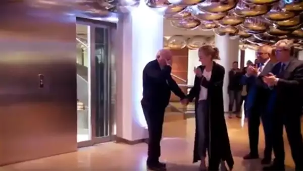 Para celebrar el 80 aniversario de Amancio Ortega, fundador del grupo Inditex, sus empleados de todo el mundo le prepararon una sorpresa inolvidable. ¡No te la puedes perder!