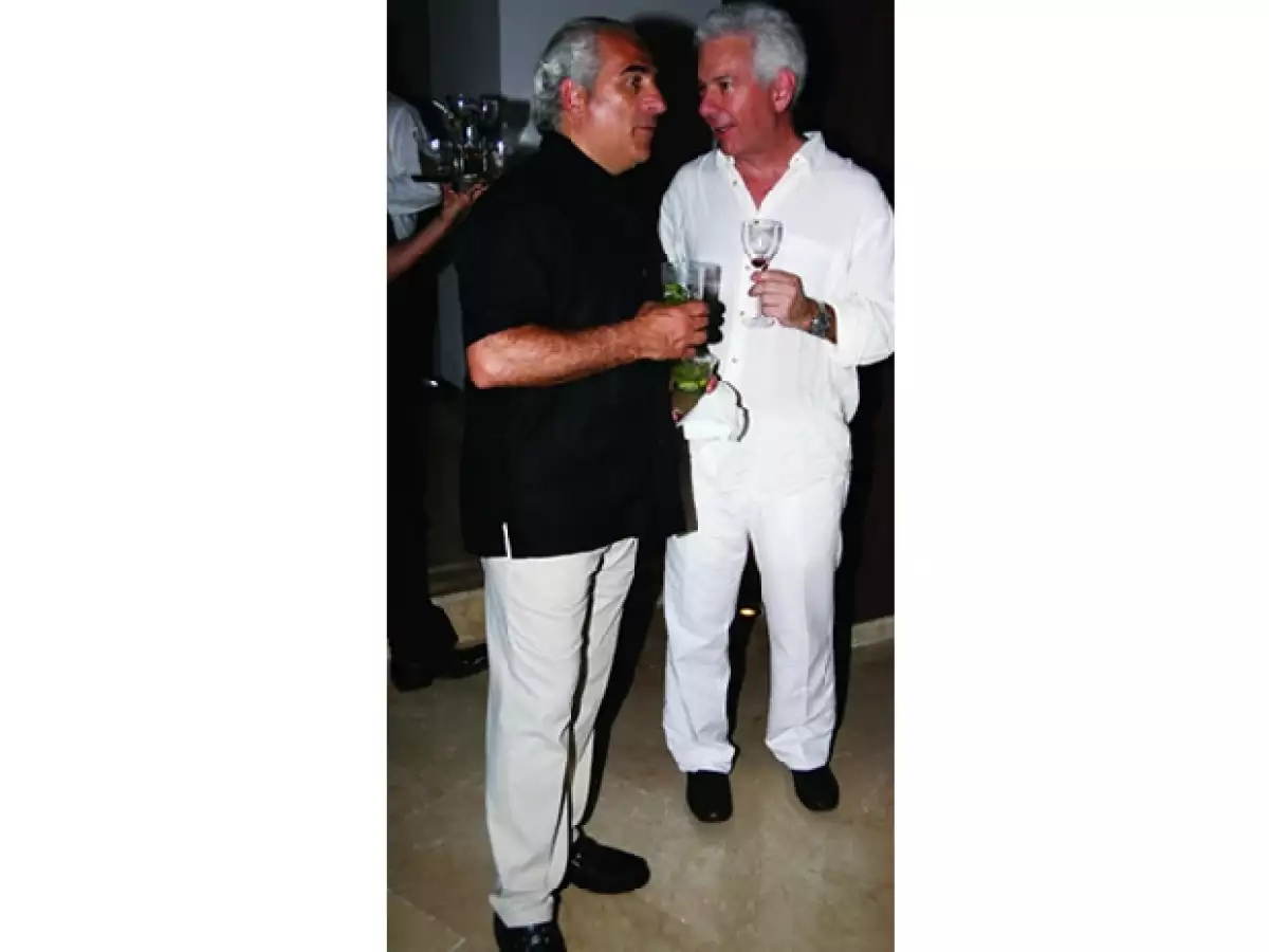 Gastón Azcárraga junto con el empresario Ángel Loada