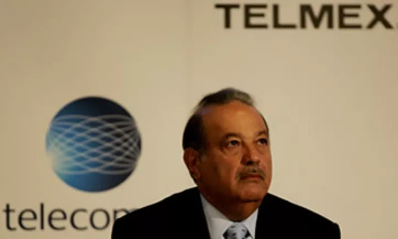Este lunes América Móvil informó los resultados preliminares de la oferta que realizó por el 40.04% de Telmex. (Foto: AP)