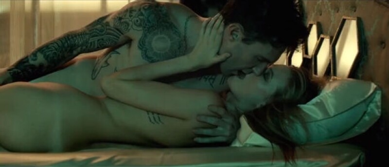 Adam y Behati dejan salir su instinto animal en su más reciente video.