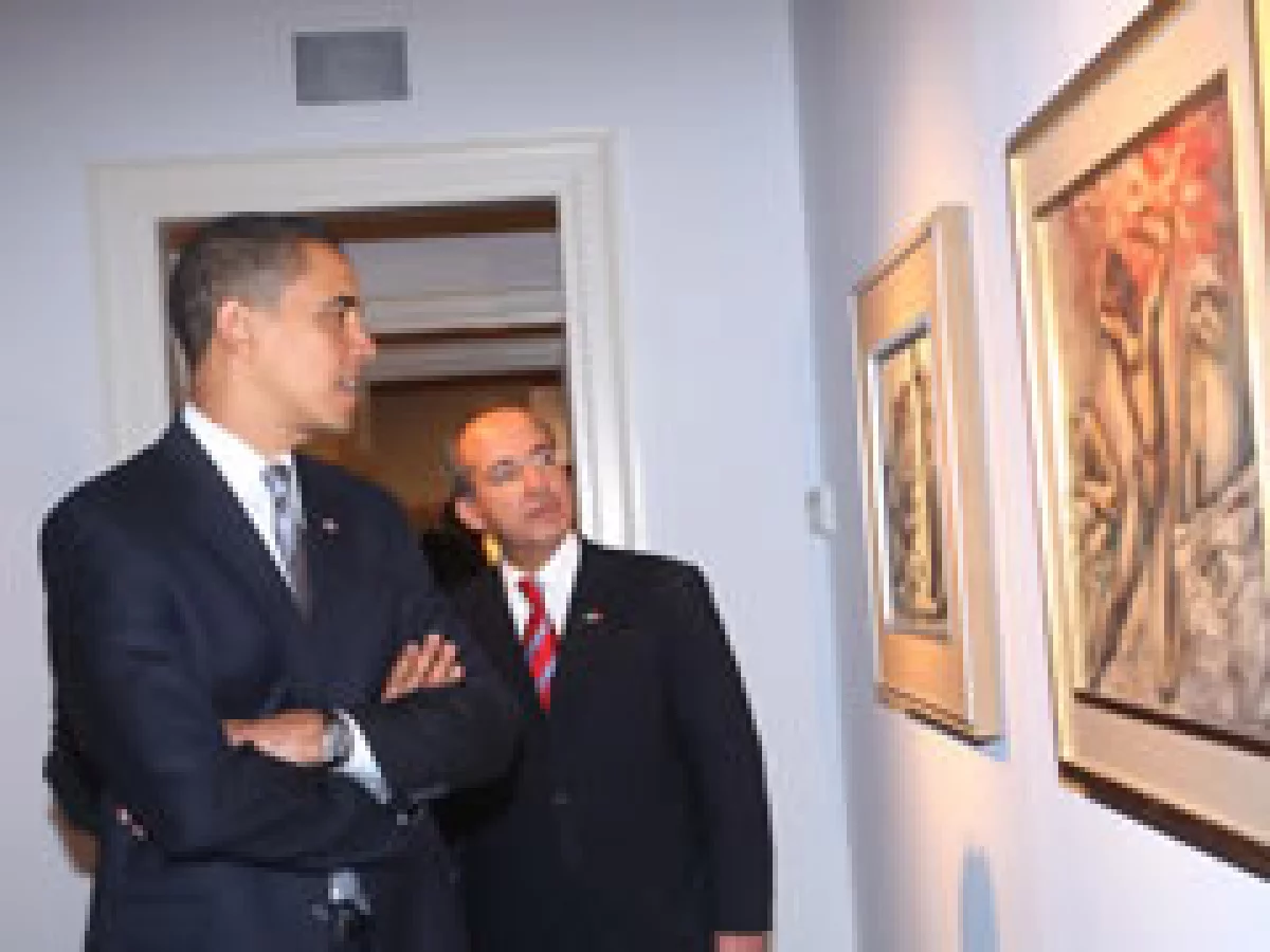 Obama y Calderón recorren la galería pictórica del Instituto Cultural Mexicano, en Washington. (Foto: Notimex)