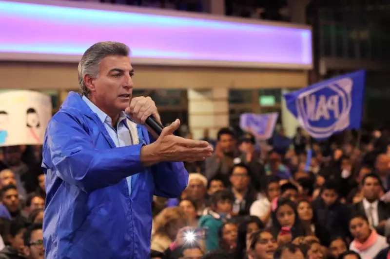 El candidato del partido blanquiazul tiene apoyo de un grupo de perredistas acusados de ser cercanos a Moreno Valle. 