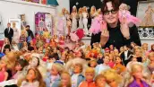 Desde muñecas Barbie hasta máquinas de escribir, algunas personalidades como Johnny Depp y Tom Hanks tienden a coleccionar artículos tan particulares que resulta increíble pensar que es cierto.
