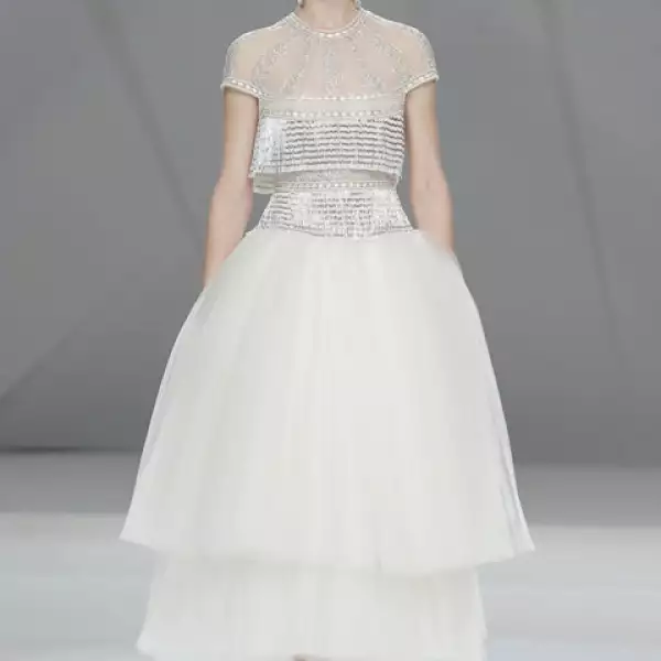 Vestido Cannes con bodice de frince y falda escalonada de tul plisado.