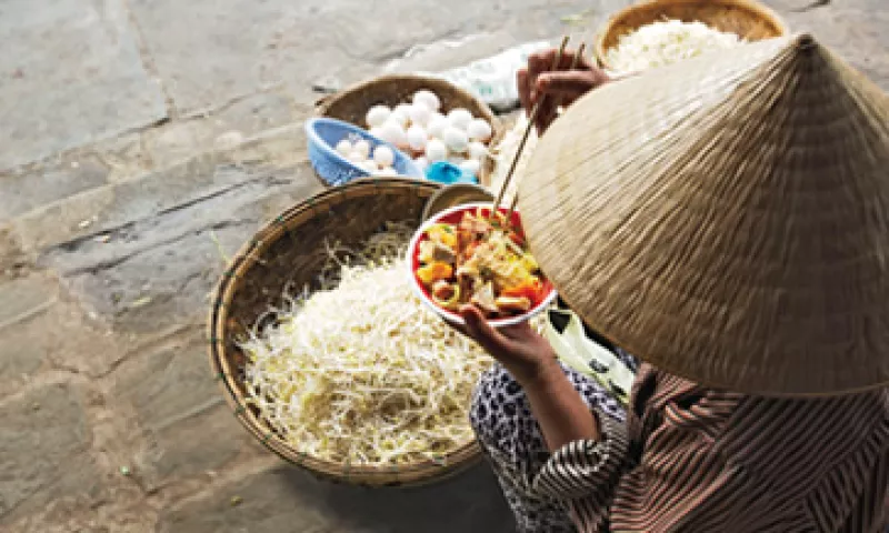 Disfruta un viaje culinario a Vietnam donde conocerás y aprenderás de las prácticas tradicionales de los cocineros locales. (Foto: Getty Images)