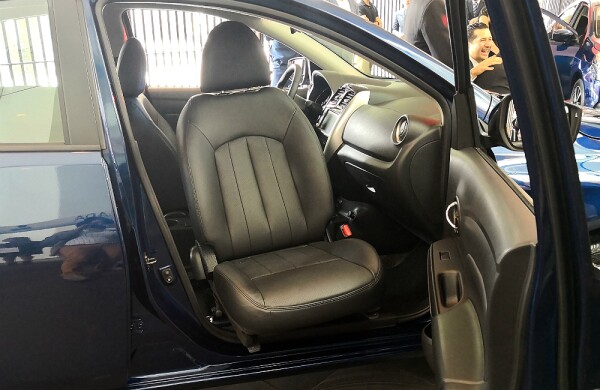 Nissan Versa Asiento Giratorio.jpg