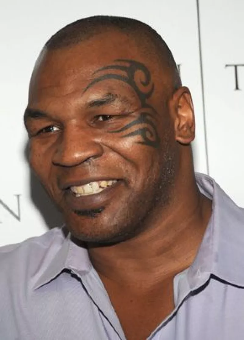 Exodus Tyson fue conectada a un pulmotor tras ser encontrada colgada de una cuerda que pendía de una máquina de hacer ejercicio físico en su modesta casa del centro Phoenix.