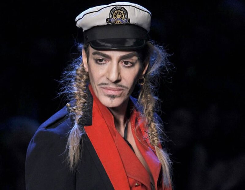 John Galliano dejó Dior 2011 tras sus comentarios antisemitas hacia una pareja.