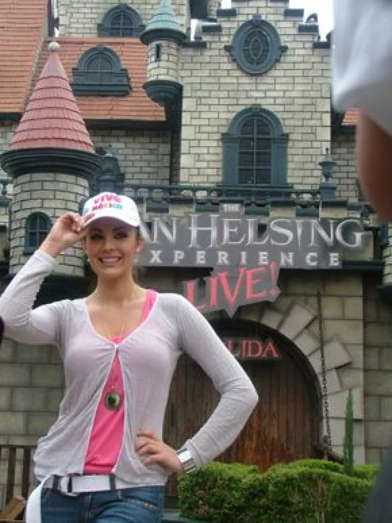 La tapatía que participará en el certamen Miss Universo se reunió con 55 niñas de la Casa Hogar Ayuda y Solidaridad en Six Flags.