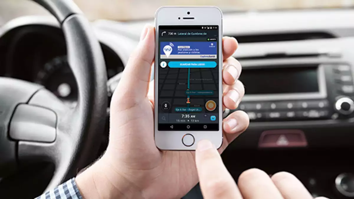 Con Zurich Compañía de Seguros y Waze
