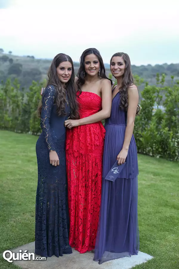 Daniela Grisi, María José Alegría y Vanessa Hajj en la graduación del Colegio Del Bosque.