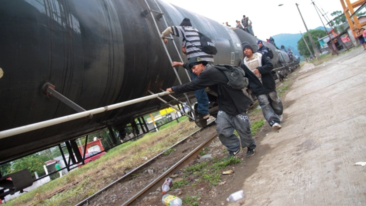 indocumentados junto al tren