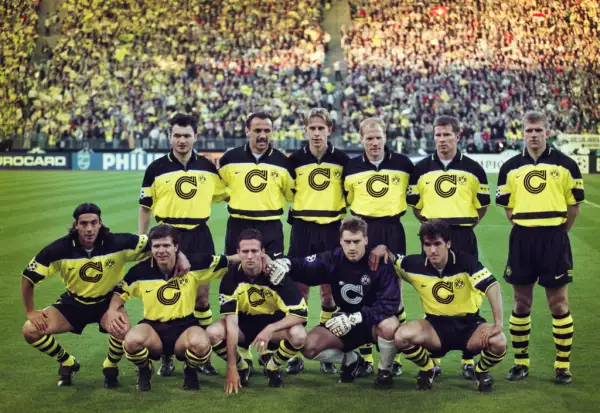 foto de 1997, con la alineación del Borussia Dortmund que ganó la Champions League.