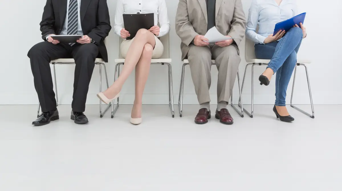 la recesión global en 2023 limita los planes de contrataciones de las empresas